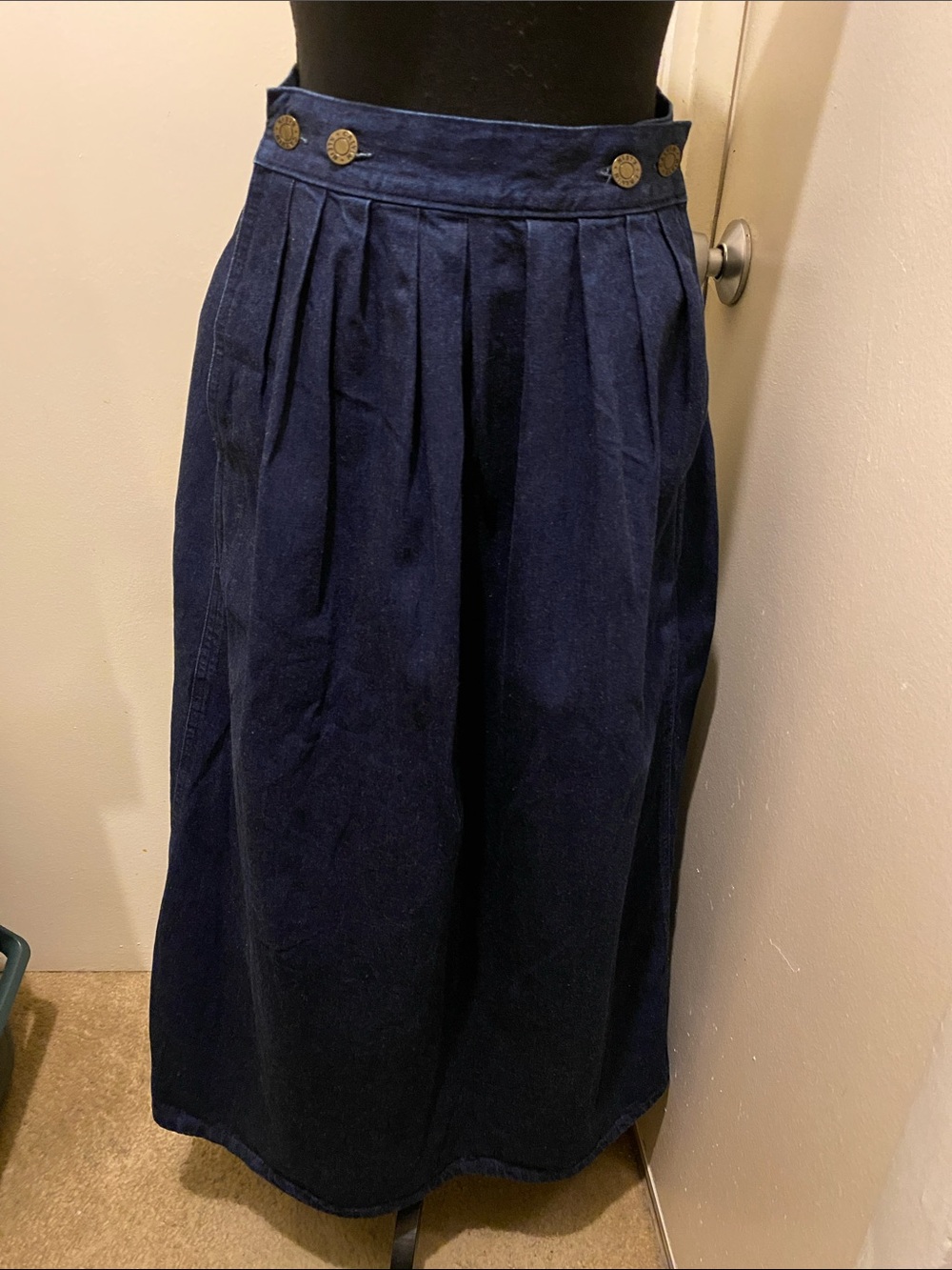 E) Calvin Klein High-Waist Navy Pleated Maxi Skirt With Pockets. Size 6